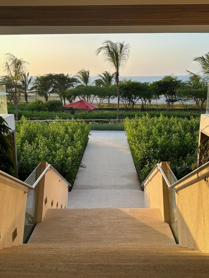 Apartamento En Condominio De Lujo Morros Zoe, Frente Al Mar Con Salida Directa A La Playa, En Serena Del Mar De Indias