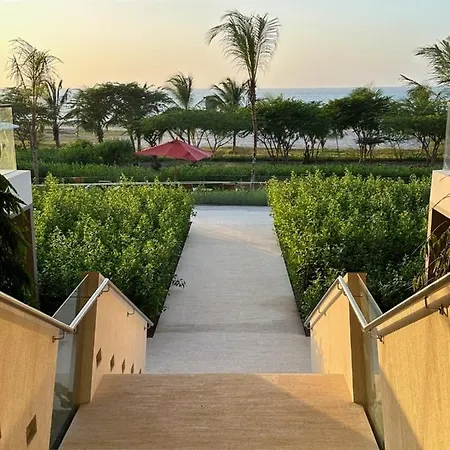 Apartamento En Condominio De Lujo Morros Zoe, Frente Al Mar Con Salida Directa A La Playa, En Serena Del Mar De Indias